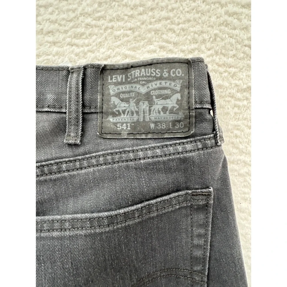 Levis 541 Athletic Taper Jeans Mens 38x30 Charcoal Grey Denim. Everyday Rugged